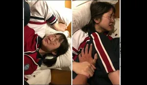 Cái âm hộ chật hẹp của nữ sinh chứa đầy tinh dịch. Ồ, chiếc quần lót váy ngắn đó...