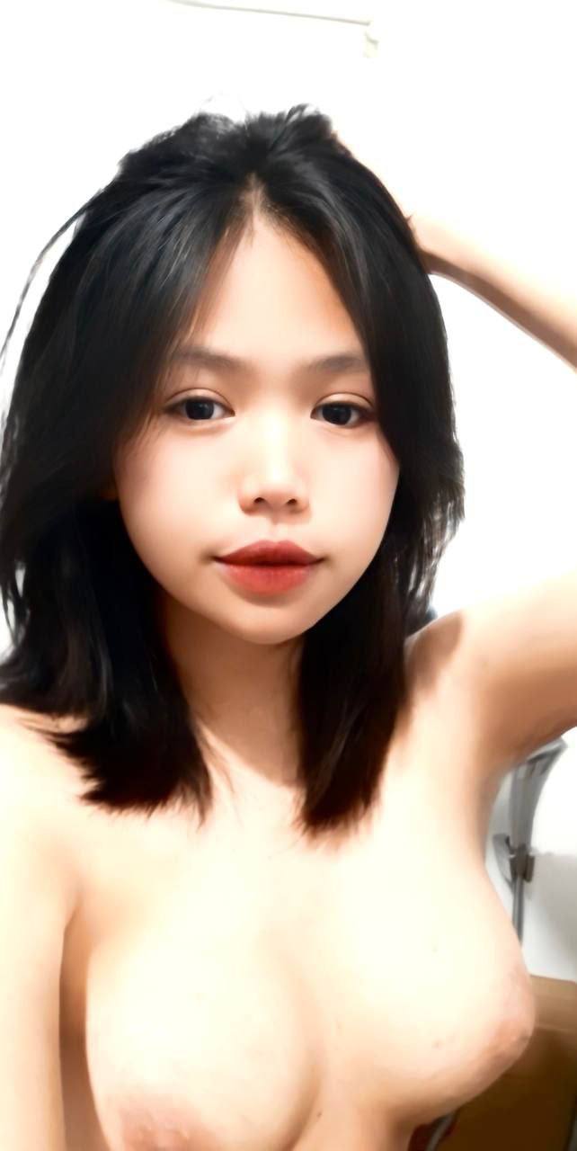 ông xã già yếu nên nhờ cậu đồng nghiệp gạ xoạc cô vợ mình rồi lén quay lại xem