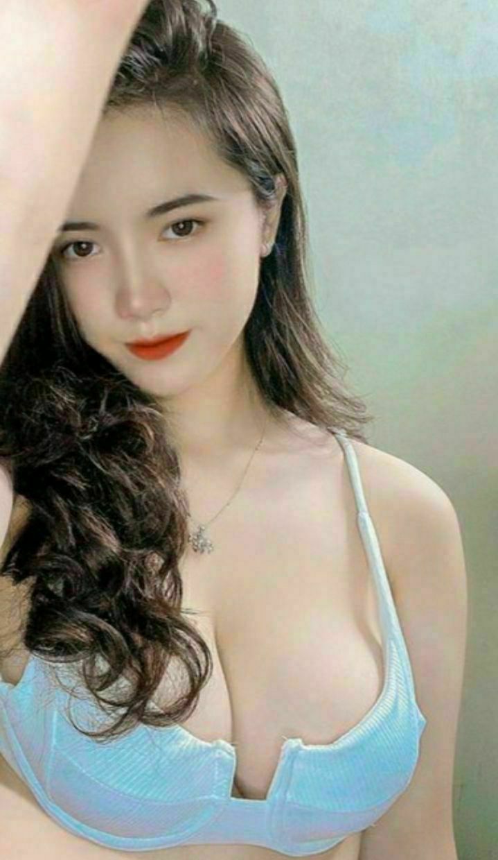 CHUC-042 Himari, một sinh viên đại học kiếm sống bằng cách làm việc bán thời gian tại một quán bar và hẹn hò với một ông trùm đường phố